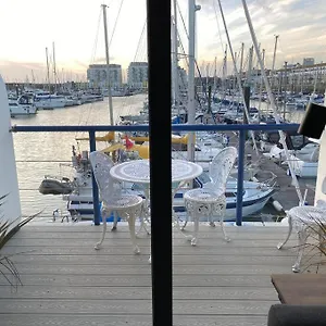 https://seascape-floating-home-at-marina.brighton-hotels-england.com